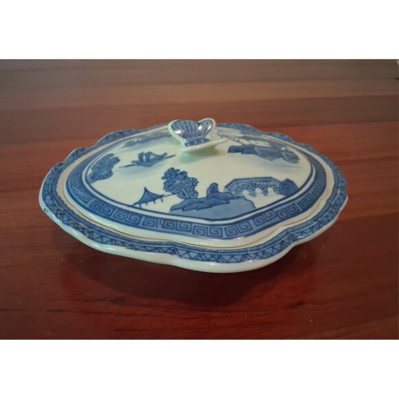 Blue and White Lidded Dish Butterfly Handle Canton Chincoserie 8 x 6.5 In - Picture 3 of 9